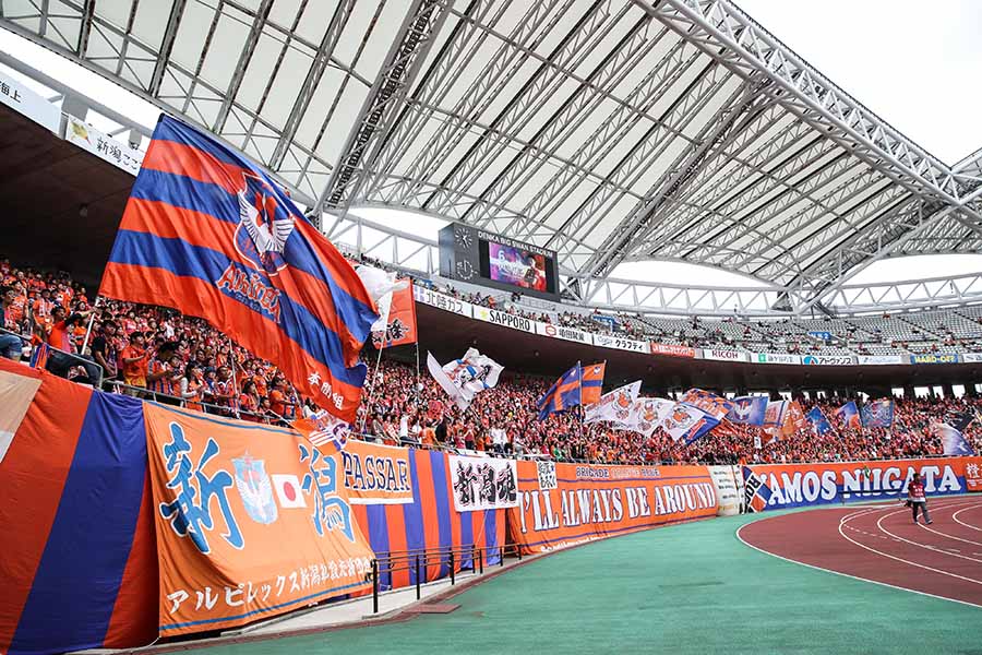 J1復帰を決めた新潟が来季ユニフォームデザインを発表（※写真はイメージです）【写真：Getty Images】