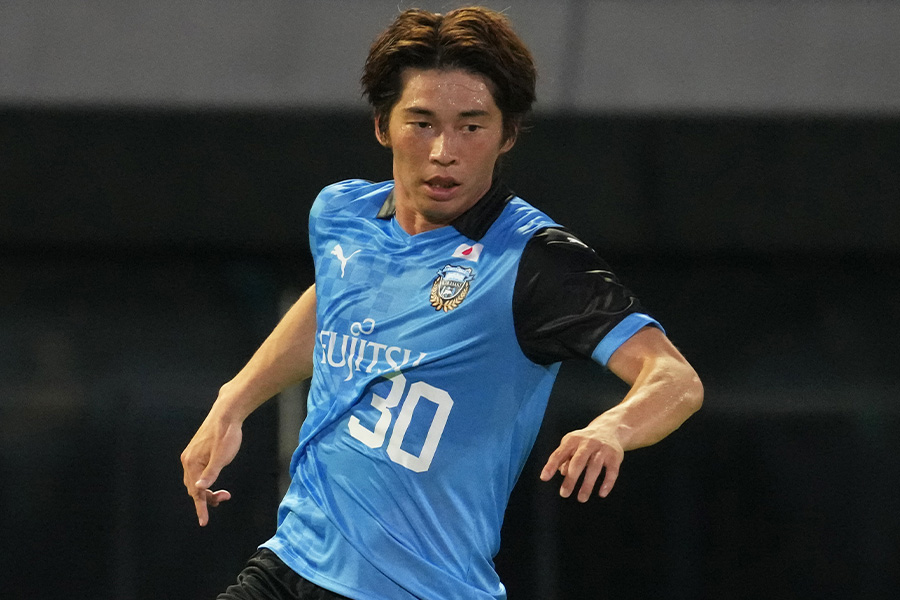 瀬川祐輔のシュートシーンに注目【写真:Getty Images】