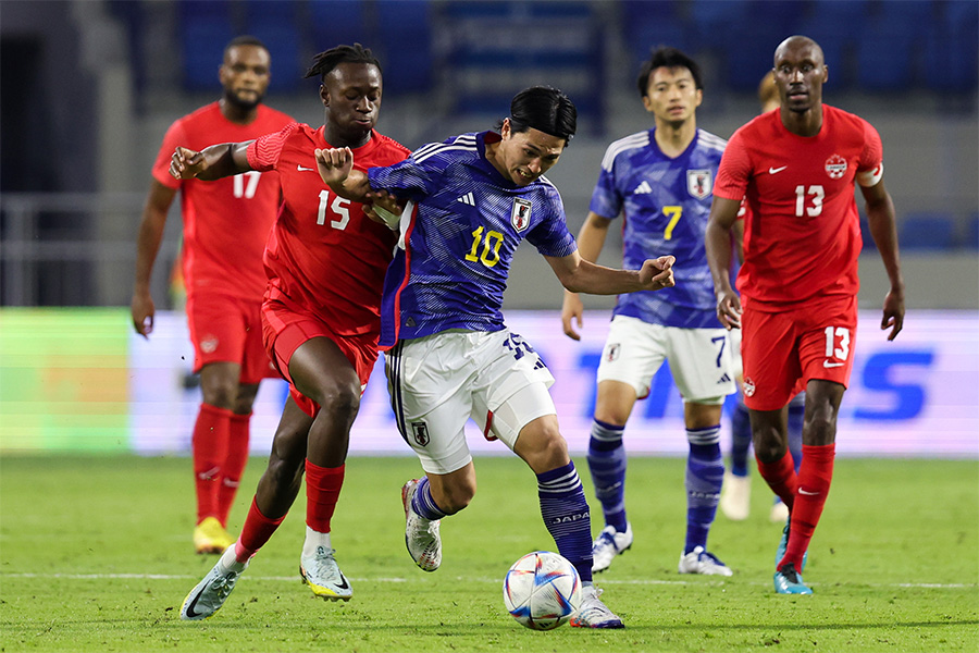 カナダ戦にトップ下でスタメン出場した南野拓実【写真：Getty Images】