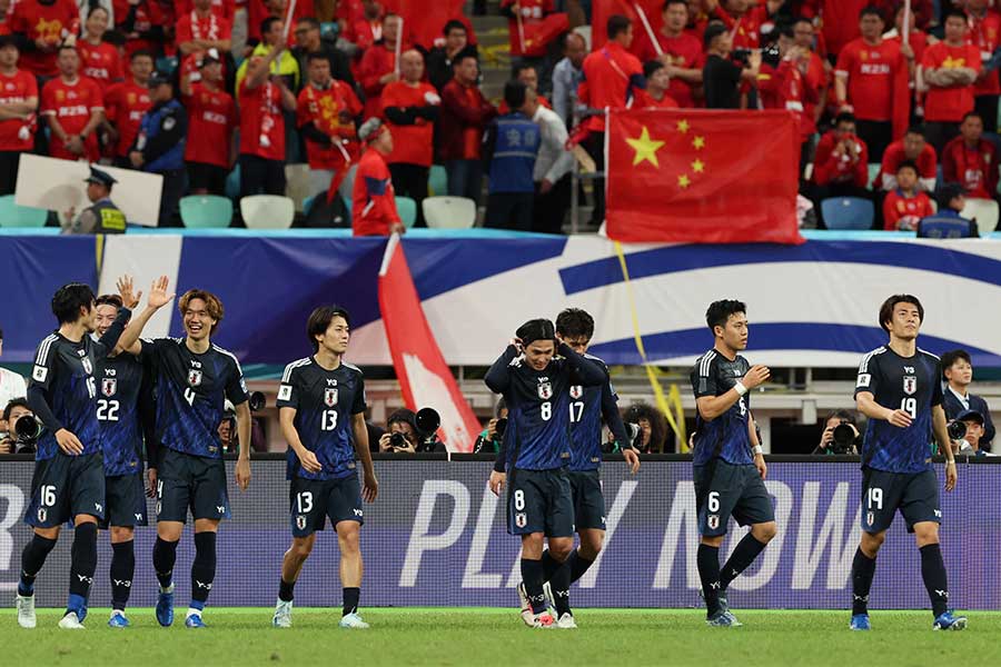 中国にアウェーで快勝した日本代表【写真:ロイター】