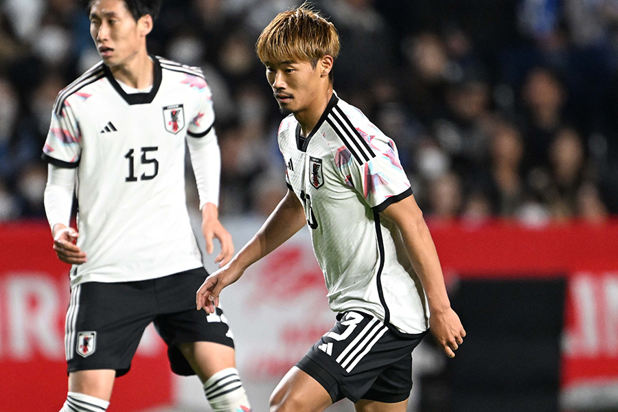 守田英正がボランチでスタメン出場【写真:徳原隆元】