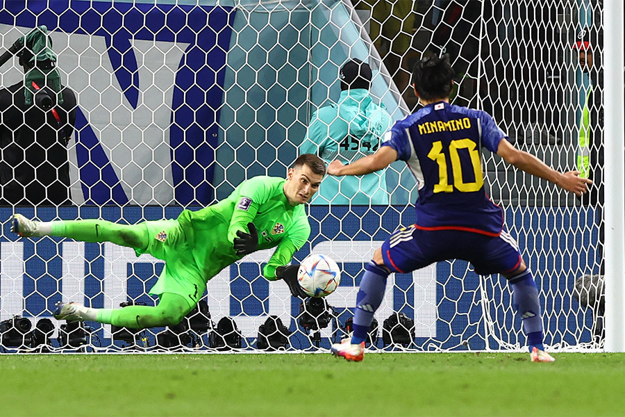 PK失敗となった南野拓実【写真：ロイター】