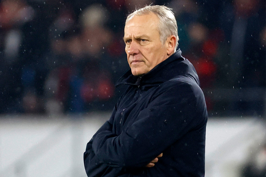 フライブルクを率いるクリスティアン・シュトライヒ監督【写真：ロイター】