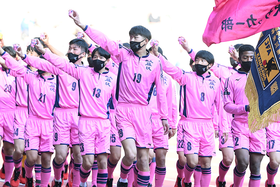 日大藤沢のFW森重陽介（19番）が西原戦で2ゴール【写真：徳原隆元】