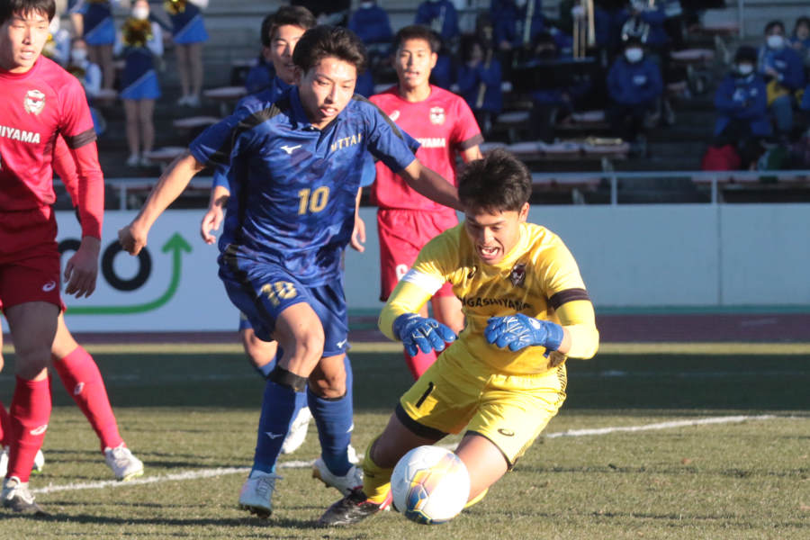 東山のGK佐藤瑞起【写真：FOOTBALL ZONE編集部】