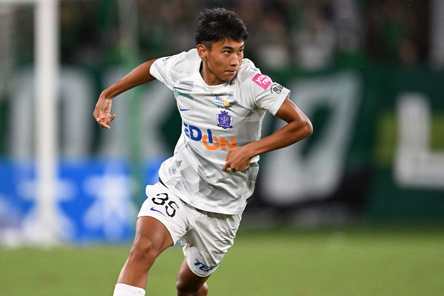 広島でプレーする18歳の中島洋太朗【写真:徳原隆元】