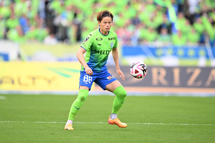 小野瀬康介が88番から7番に背番号をチェンジ【写真:徳原隆元】