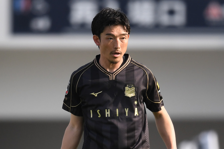 札幌でプレーする西大伍【写真：Getty Images】