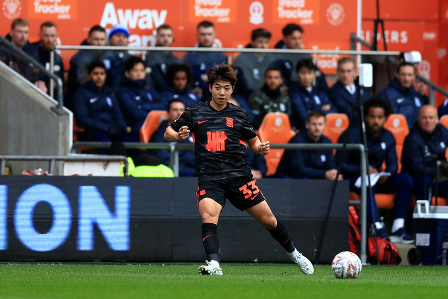 バーミンガム・シティの横山歩夢【写真：Getty Images】