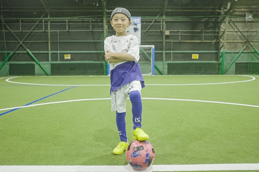 大阪府在住の小学1年生・本田來暉くん【写真：パウロ吉田】