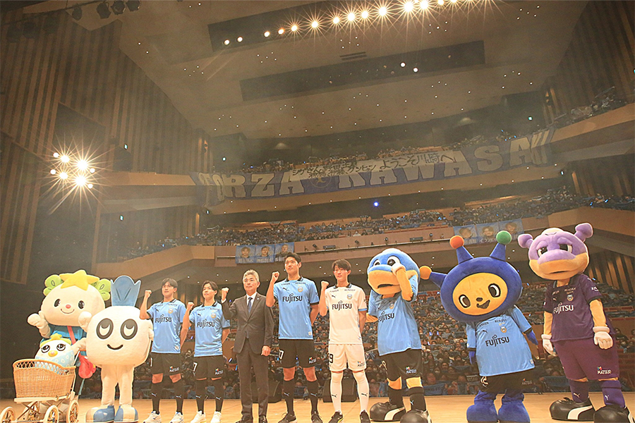 川崎の新体制発表会見が行われた【写真：Noriko NAGANO】