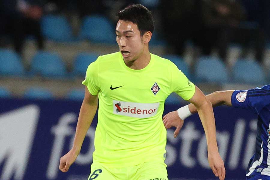 アモレビエタとレンタル契約終了となった中井卓大【写真：Getty Images】