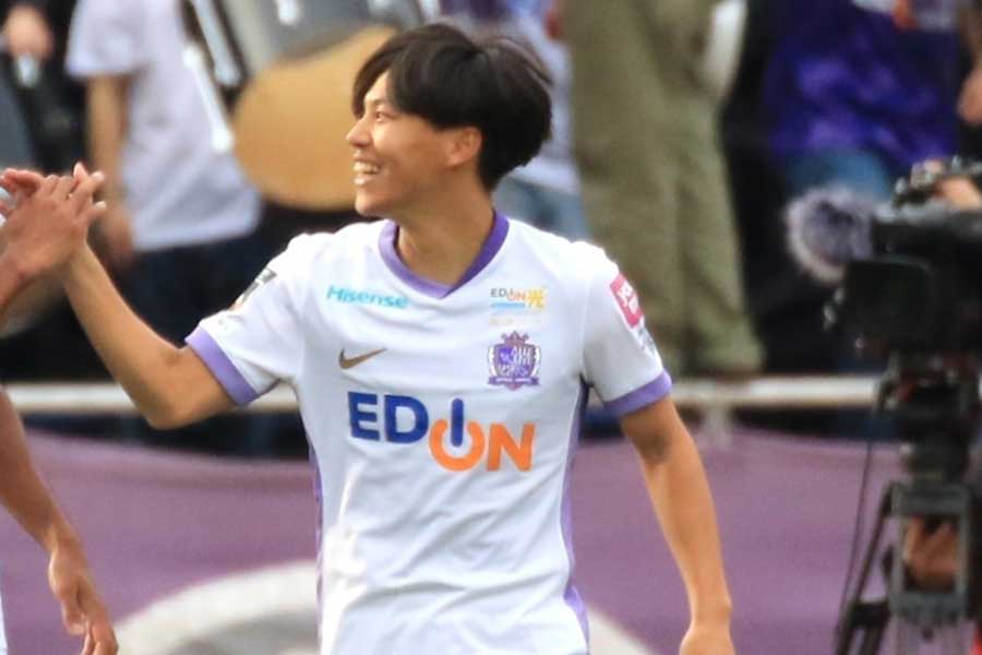 中村草太がゴラッソ【写真：Noriko NAGANO】