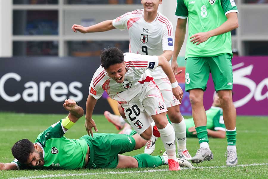 U-20日本代表の同点ゴールを決めた高岡伶颯【写真:Getty Images】
