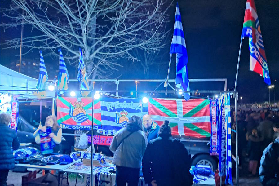 PSG戦が行われたソシエダの本拠地レアレ・アレーナの売店の様子【写真：高橋智行】