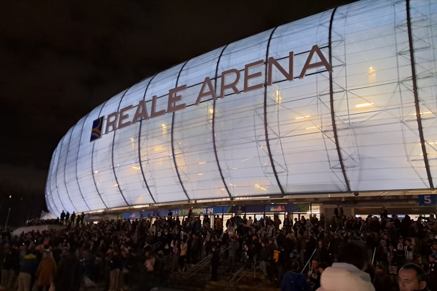 PSGを本拠地レアレ・アレーナで迎え撃ったソシエダ。高額チケットも完売し観客動員数の新記録を樹立【写真：高橋智行】