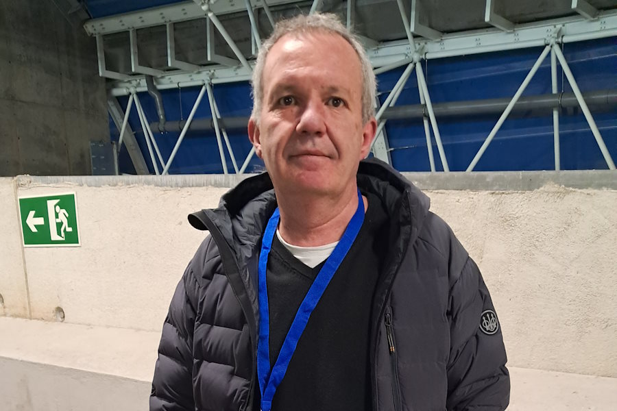 久保建英について語ったスペインラジオ局「ラジオ・ナシオナル」のアンドニ・ピネド記者【写真：高橋智行】