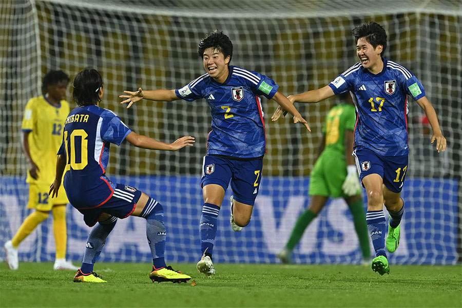 白垣うの（写真中央）が決勝ゴール（写真はU-17W杯のとき）【写真：Getty Images】