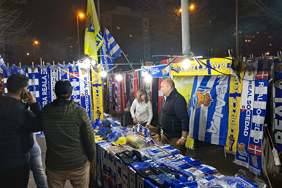 カディス戦が行われたソシエダの本拠地レアレ・アレーナの売店の様子【写真：高橋智行】