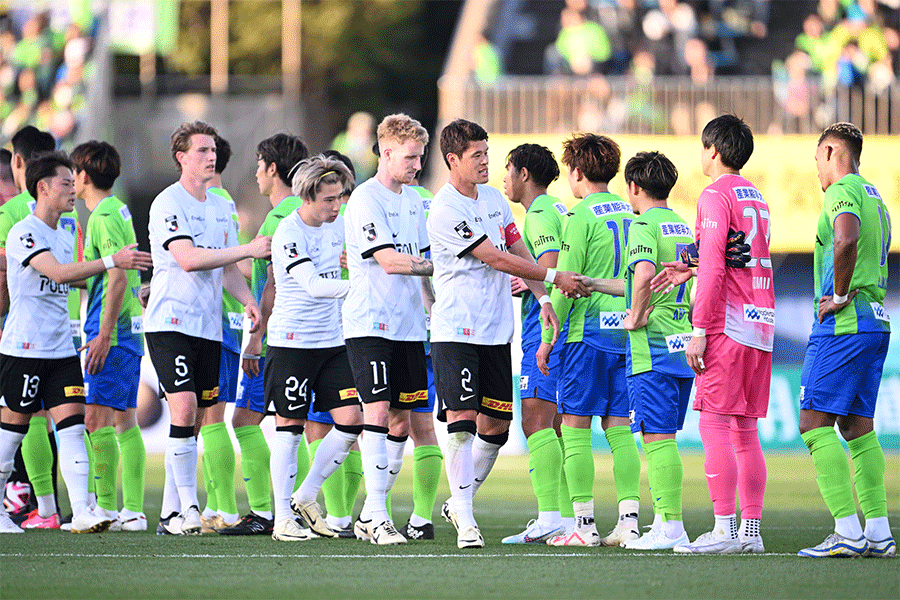 浦和は前半早々に先制するも4失点【写真:徳原隆元】