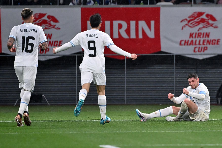 0-1のビハインドで前半を終えた【写真:Getty Images】