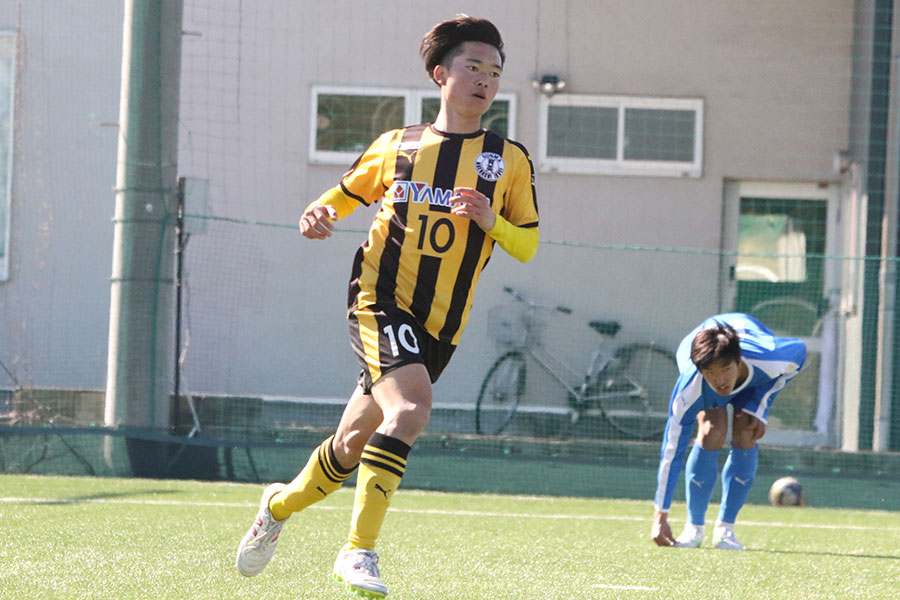 名門・前橋育英の10番を背負う平林尊琉【写真:FOOTBALL ZONE編集部 】
