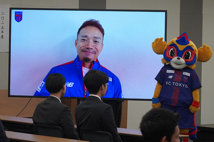 長友佑都から新入社員へメッセージ【写真:(C) FC TOKYO】