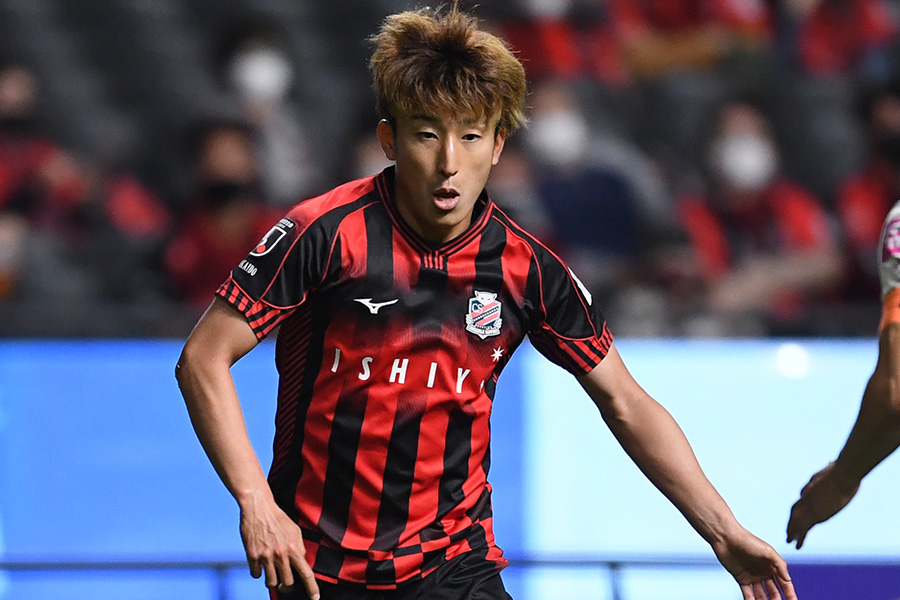 ドリブル突破で存在感を示すMF金子拓郎（写真は昨季のもの）【写真：Getty Images】