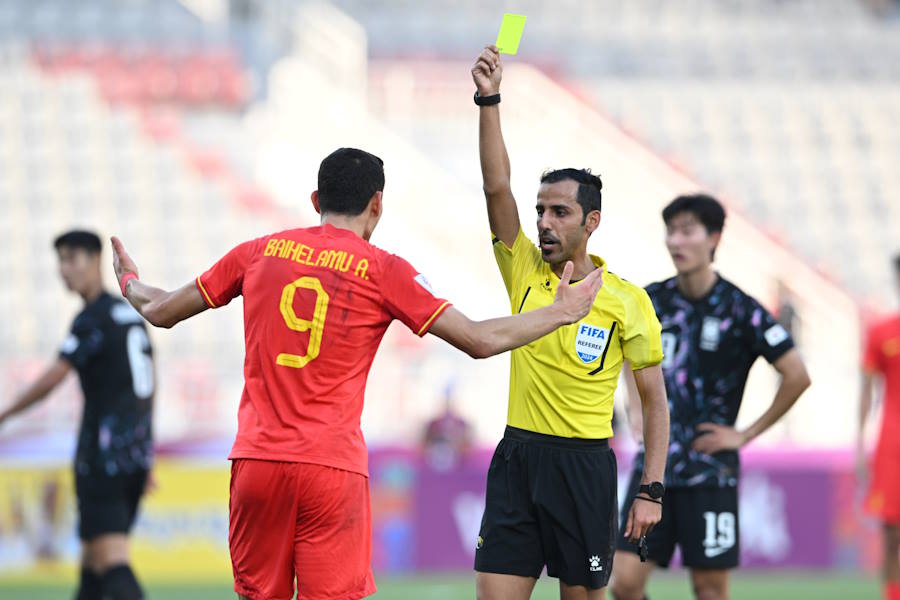 中国はイエローカード4枚を提示された【写真：2024 Asian Football Confederation （AFC）】