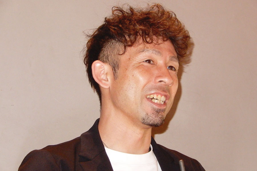 引退セレモニーについて語った山瀬功治氏【写真：FOOTBALL ZONE編集部 】