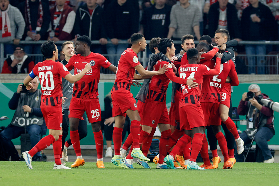 フランクフルトの特別ユニフォームに注目【写真:ロイター】