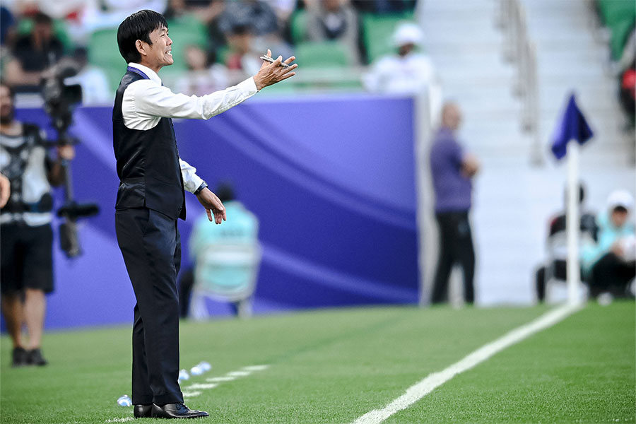 森保監督自身も選手たちからも学びを得ているという【写真：IMAGO / Xinhua】