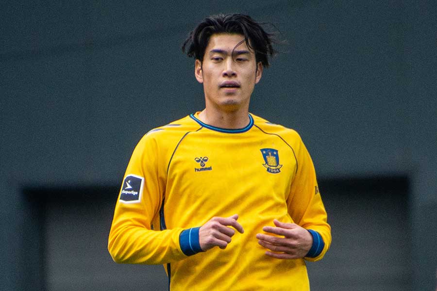 ブレンビーの鈴木唯人【写真：Getty Images】