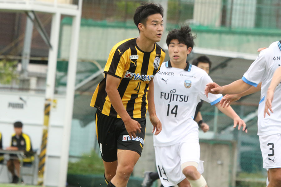 前橋育英のセンターバック・市川劉星【写真：FOOTBALL ZONE編集部 】