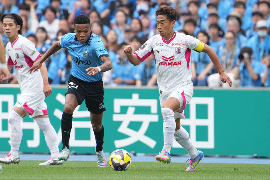 川崎戦にスタメン出場した香川真司【写真：Getty Images】