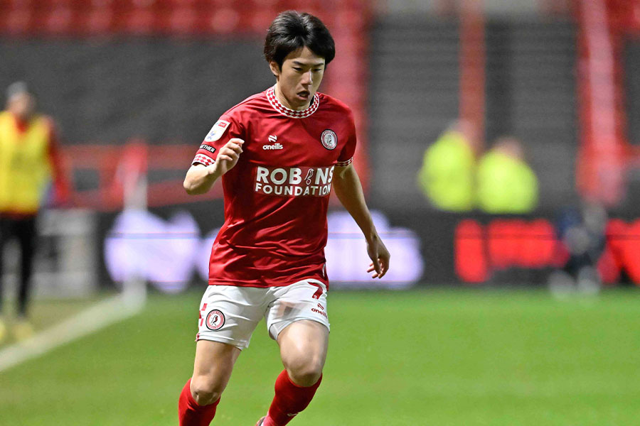 ブリストル・シティでプレーする平河悠【写真：IMAGO / Focus Images】