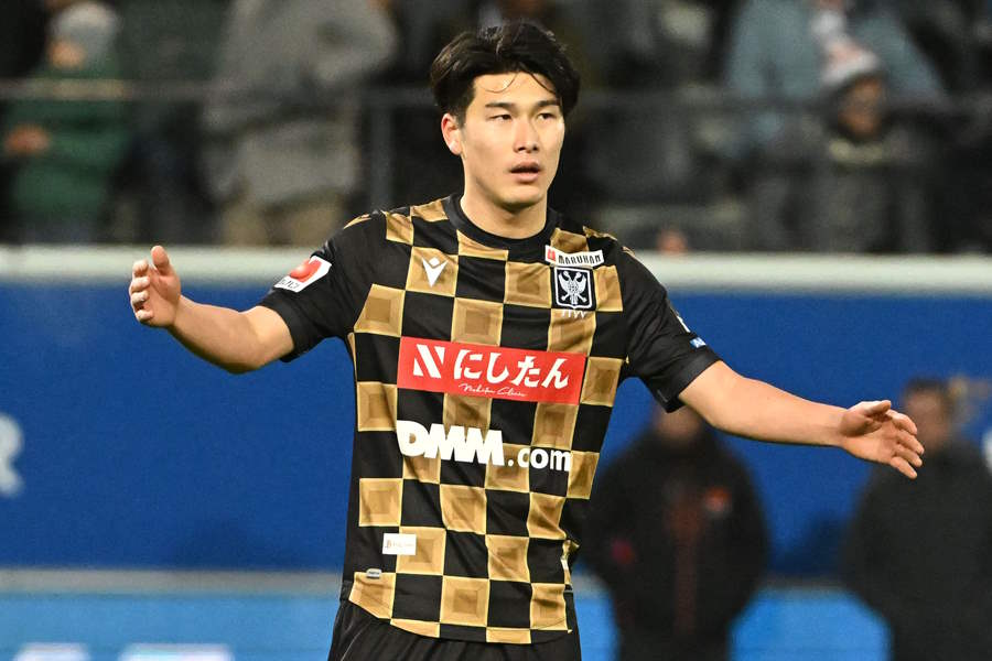 シント＝トロイデンでプレーする橋岡大樹【写真：Getty Images】