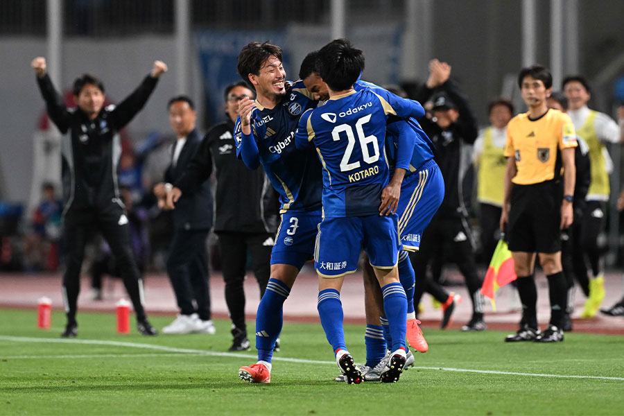 町田が首位・鹿島に2-1で勝利した【写真：徳原隆元】