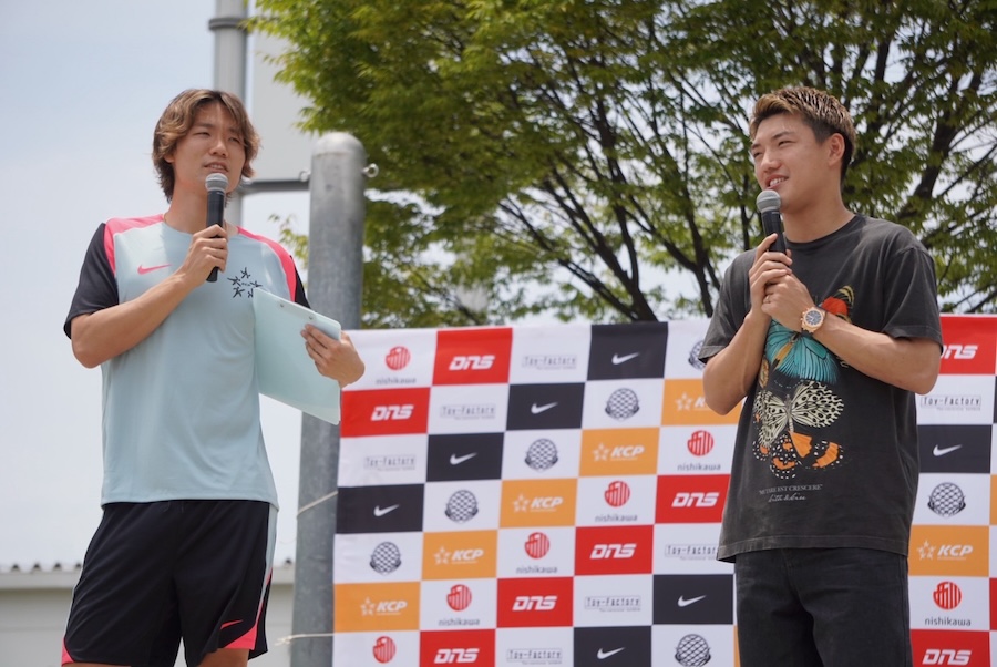 板倉滉とトークショーに参加した堂安律【写真:FOOTBALL ZONE編集部】