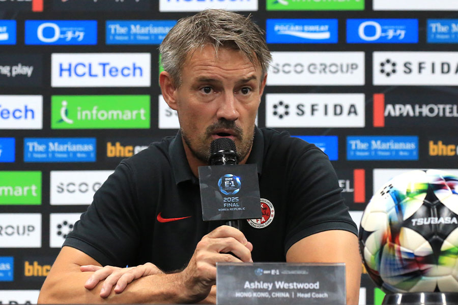 ホンコン・チャイナを率いるアシュリー・ウェストウッド監督【写真：Noriko NAGANO】