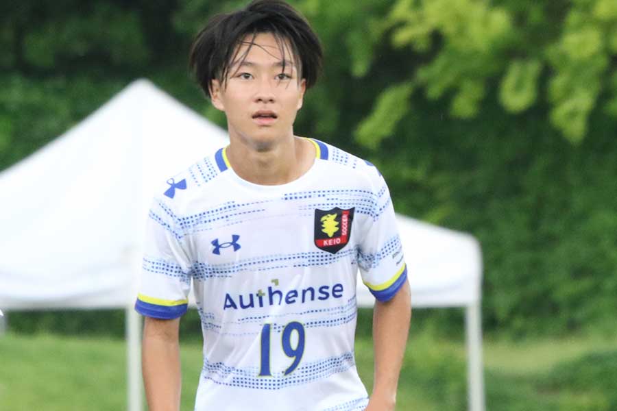 慶應義塾大の朔浩太朗【写真：FOOTBALL ZONE編集部 】