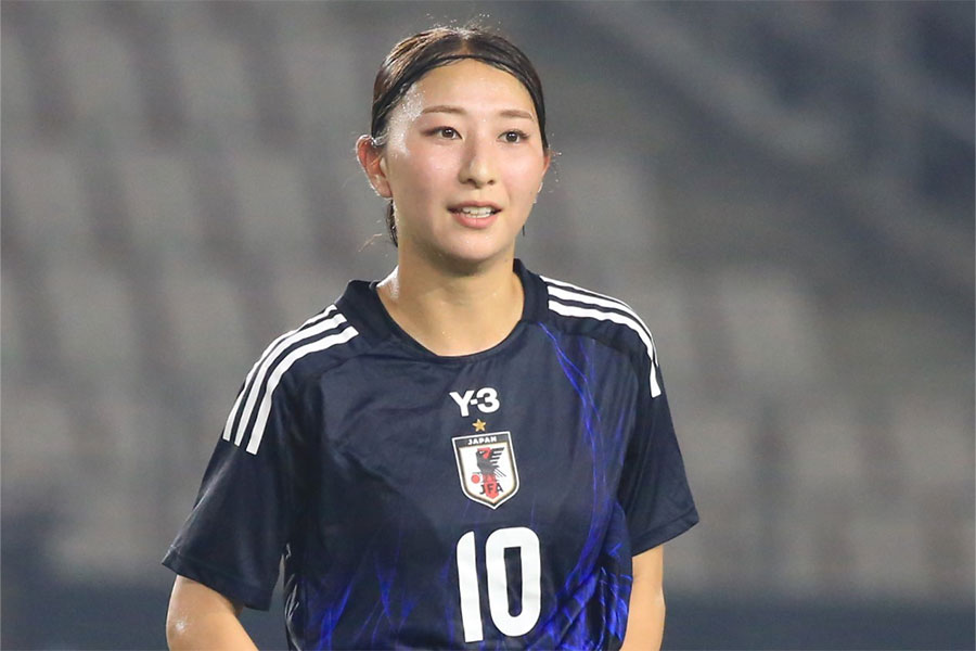 後半から出場した10番・塩越柚歩【写真：Noriko NAGANO】