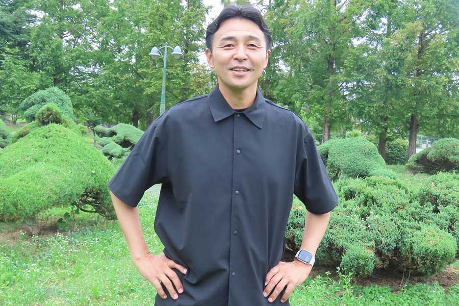 大田ハナシチズンで戦術コーチを務める吉田達磨氏【写真：元川悦子】