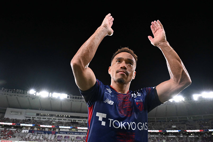 浦和戦に出場したFC東京・長友佑都【写真：徳原隆元】