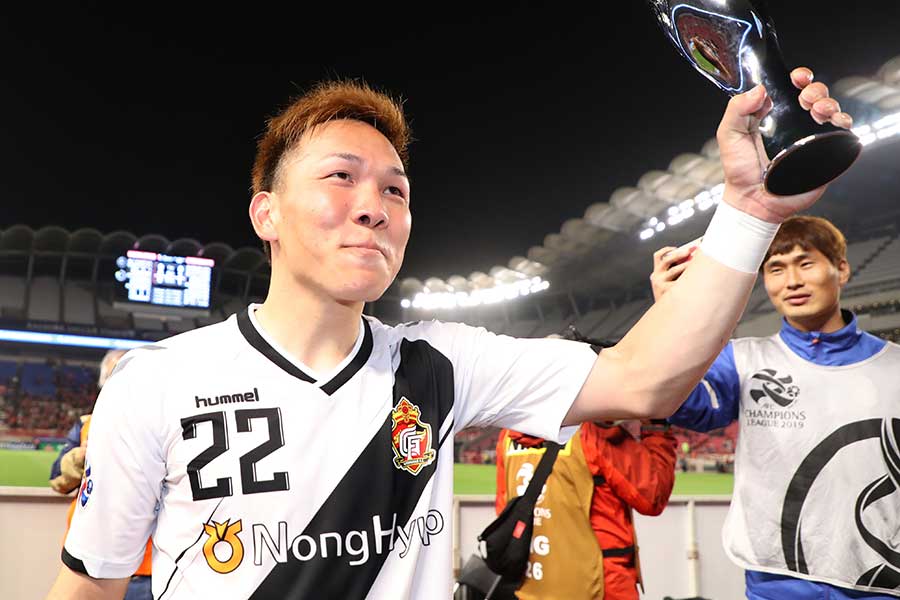 遼寧鉄人でプレーする邦本宜裕（写真は慶南FC在籍時）【写真：産経新聞社】