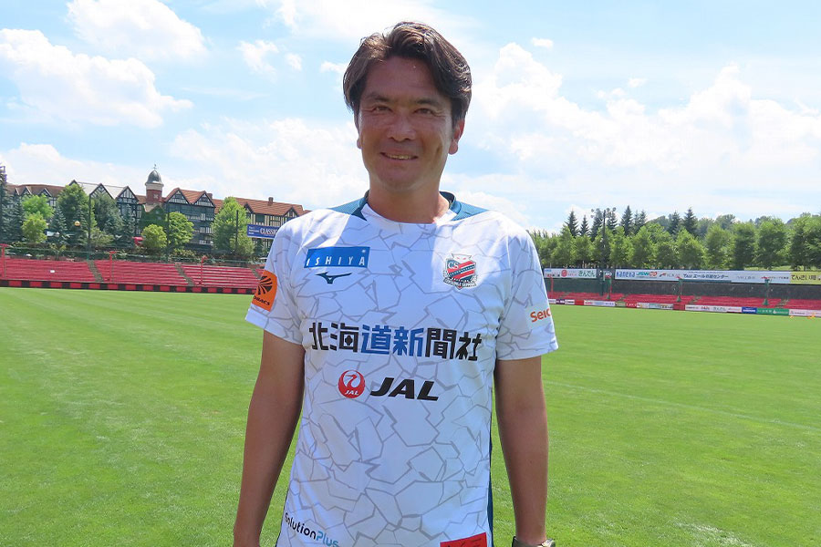 岩政大樹監督が鈴木優磨とのやりとりを明かした【写真：元川悦子】