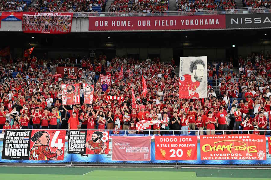ジョタへ追悼のチャントが歌われた【写真：ロイター】