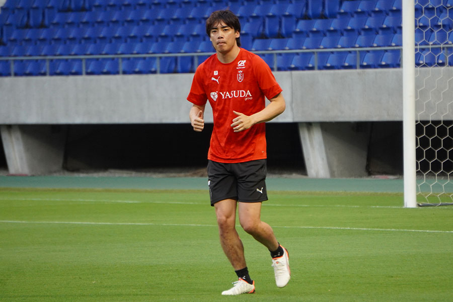 別メニュー調整の伊東純也【写真：FOOTBALL ZONE編集部 】