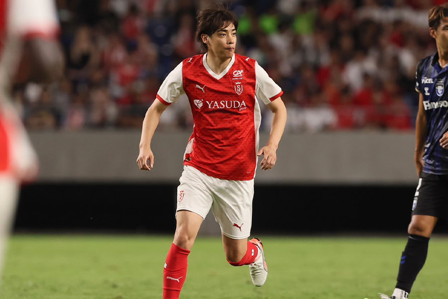 伊東純也が試合終盤から途中出場を果たした【写真:柳瀬心祐】