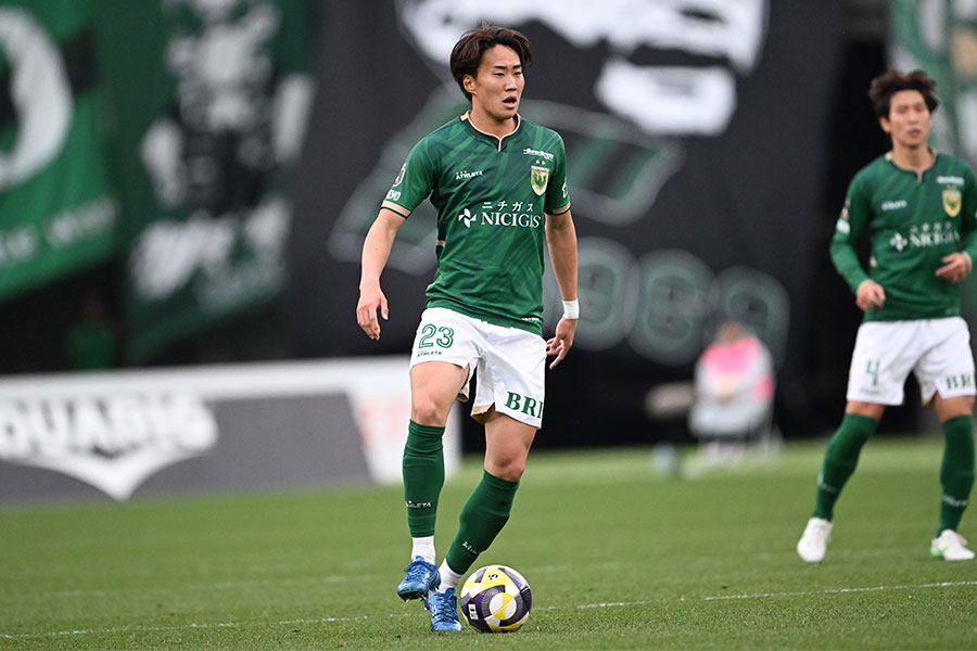 東京Vで活躍する綱島悠斗【写真：徳原隆元】